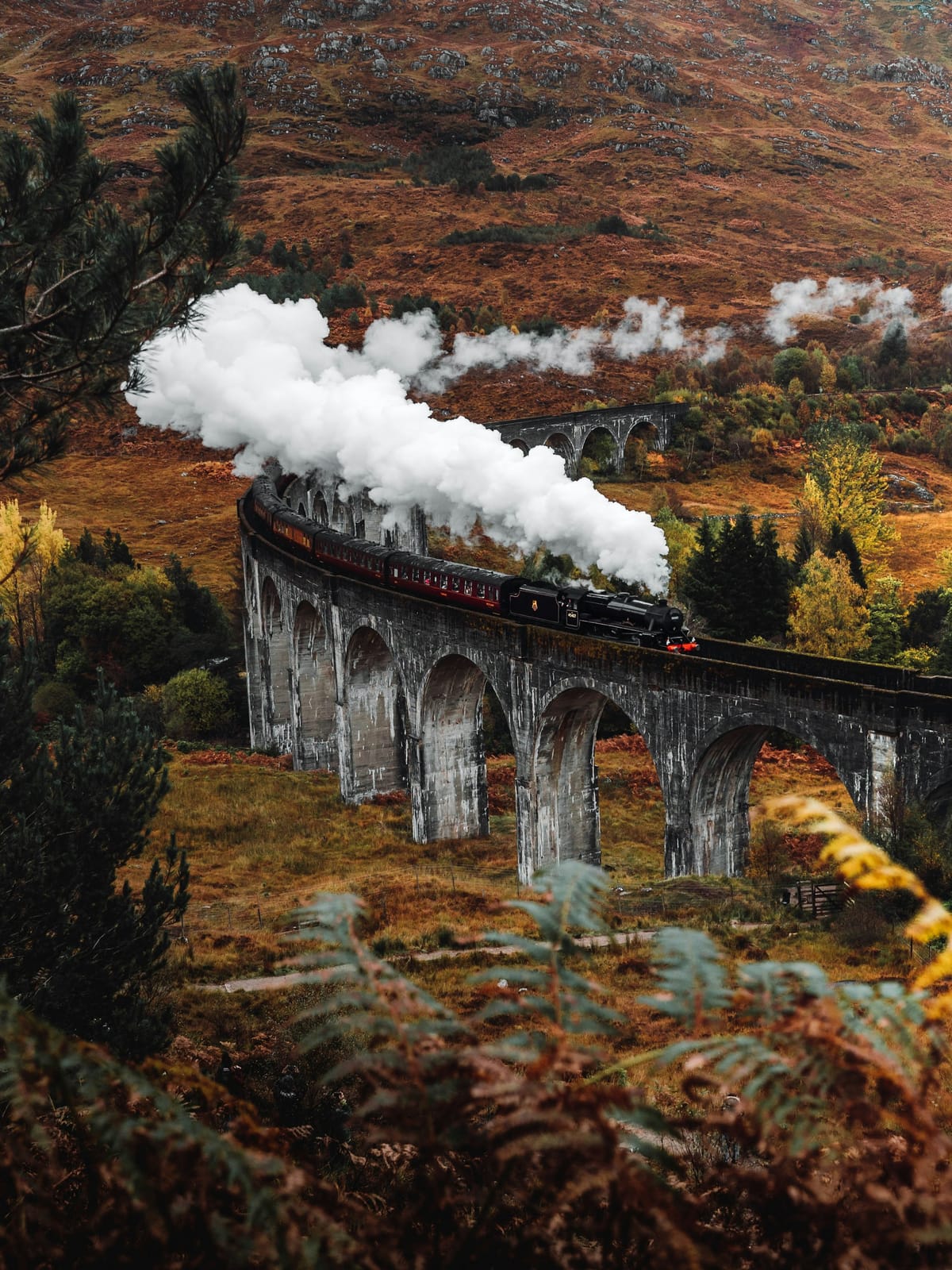 Essence of Scotland — Private Package 7-day tour: Edinburgh, Stirling, Glencoe, Inverness, and Loch Ness — the essential Highland circuit.